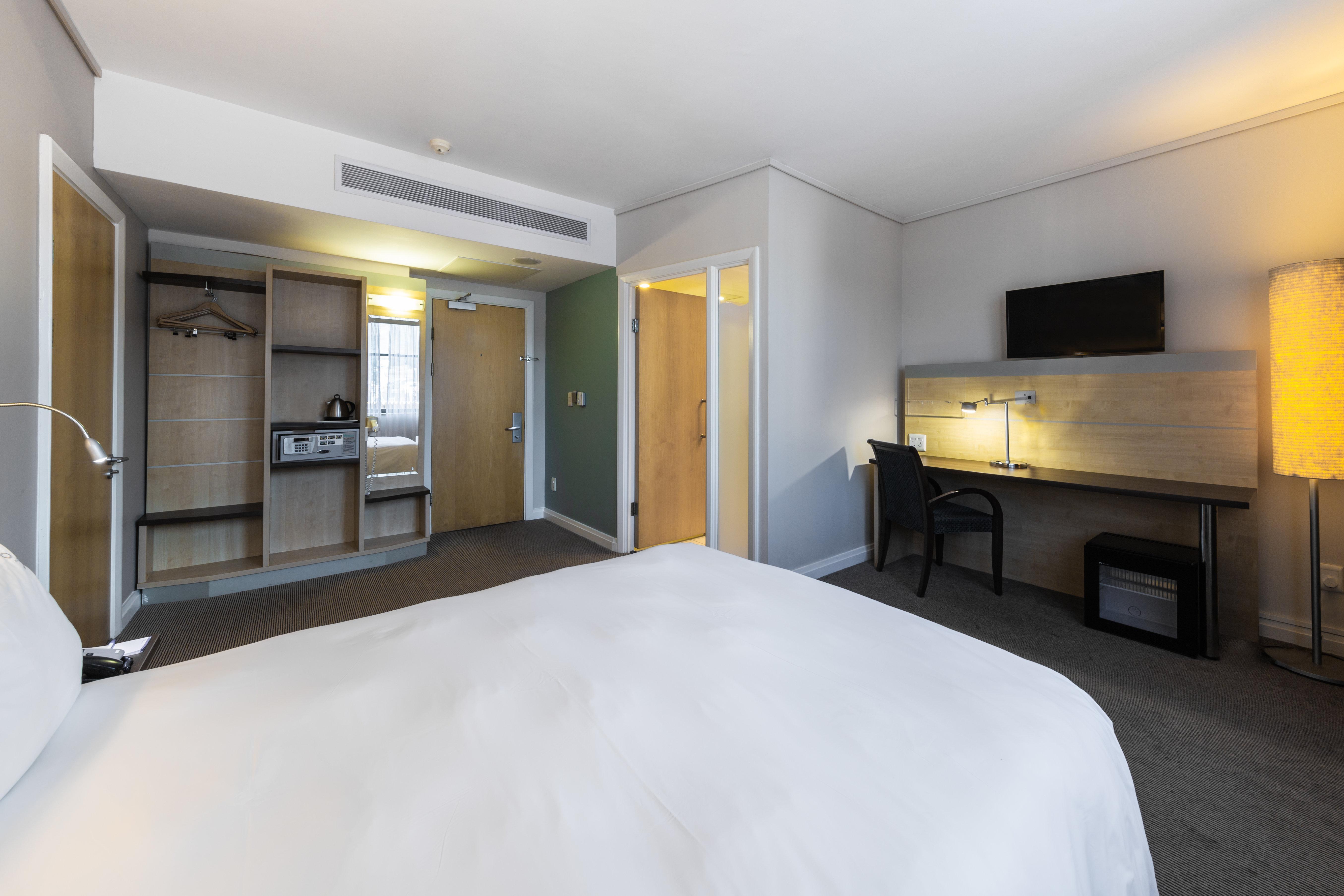 Hotel Express Centre By Ihg 3*