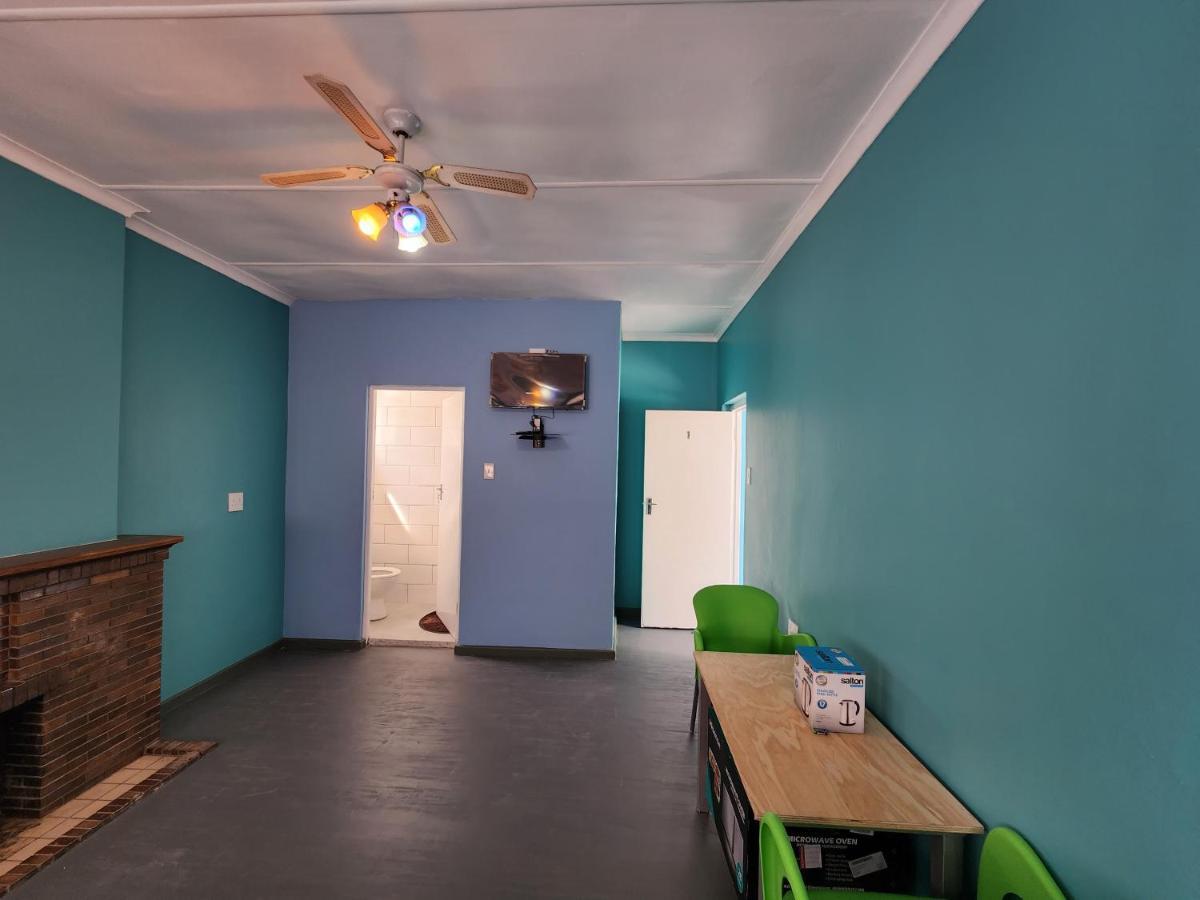 Hasate ,4 St Street Oakdale Belliville South Africa * Cape Town