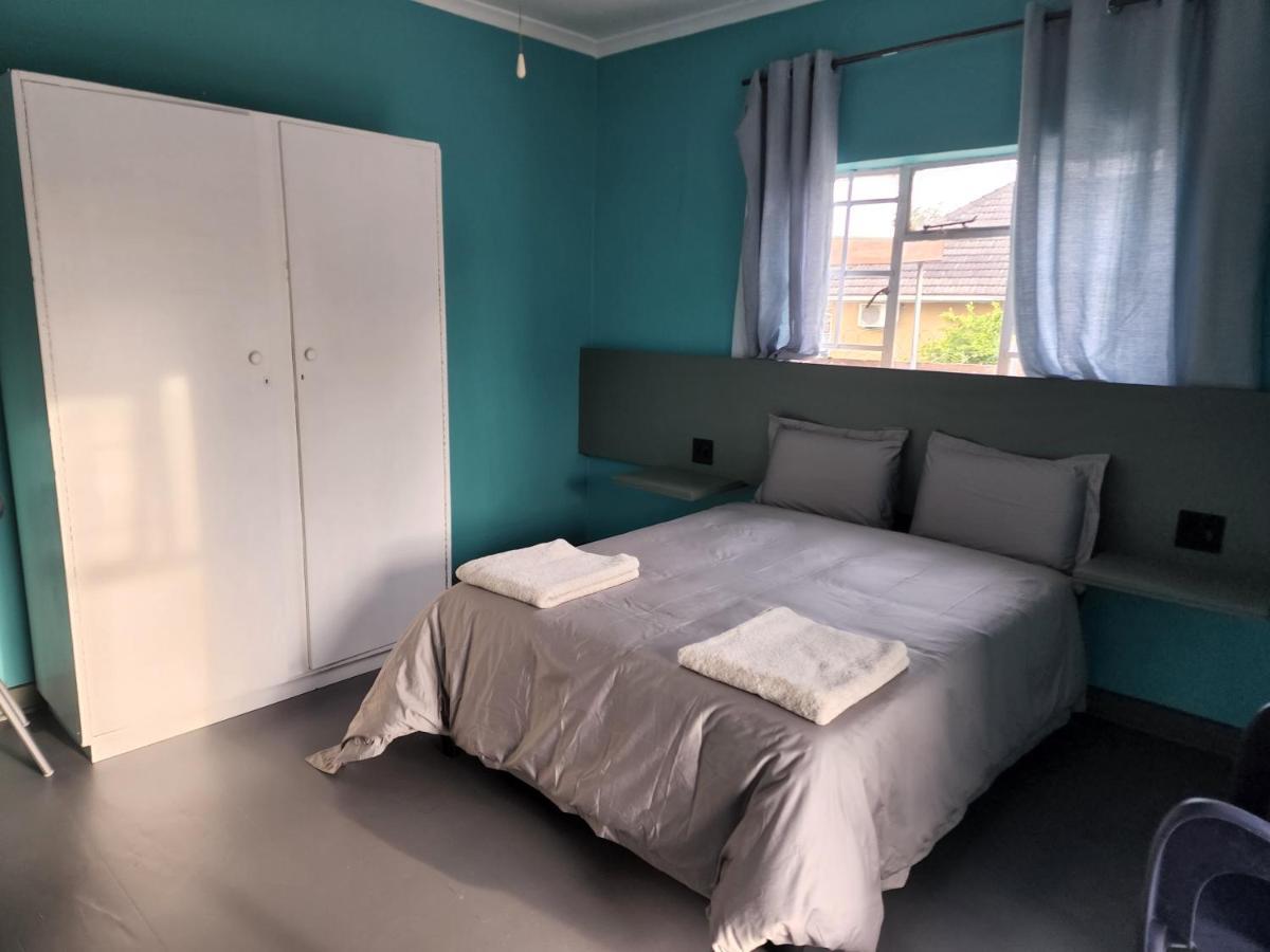 Hasate ,4 St Street Oakdale Belliville South Africa *