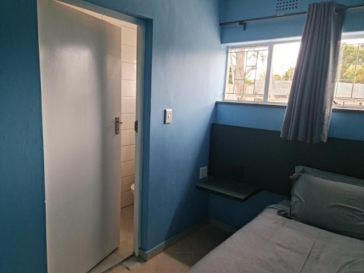 Hasate ,4 St Street Oakdale Belliville South Africa *