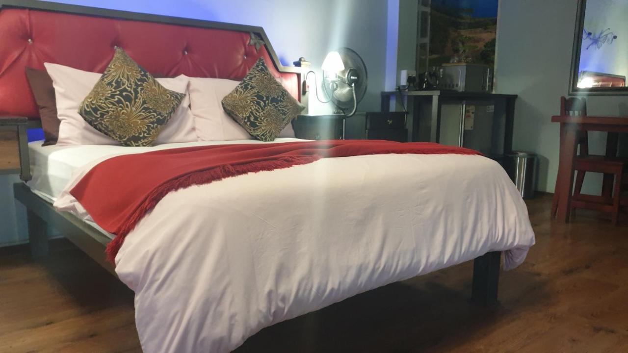 Go-west Sleep And Go Love hotel