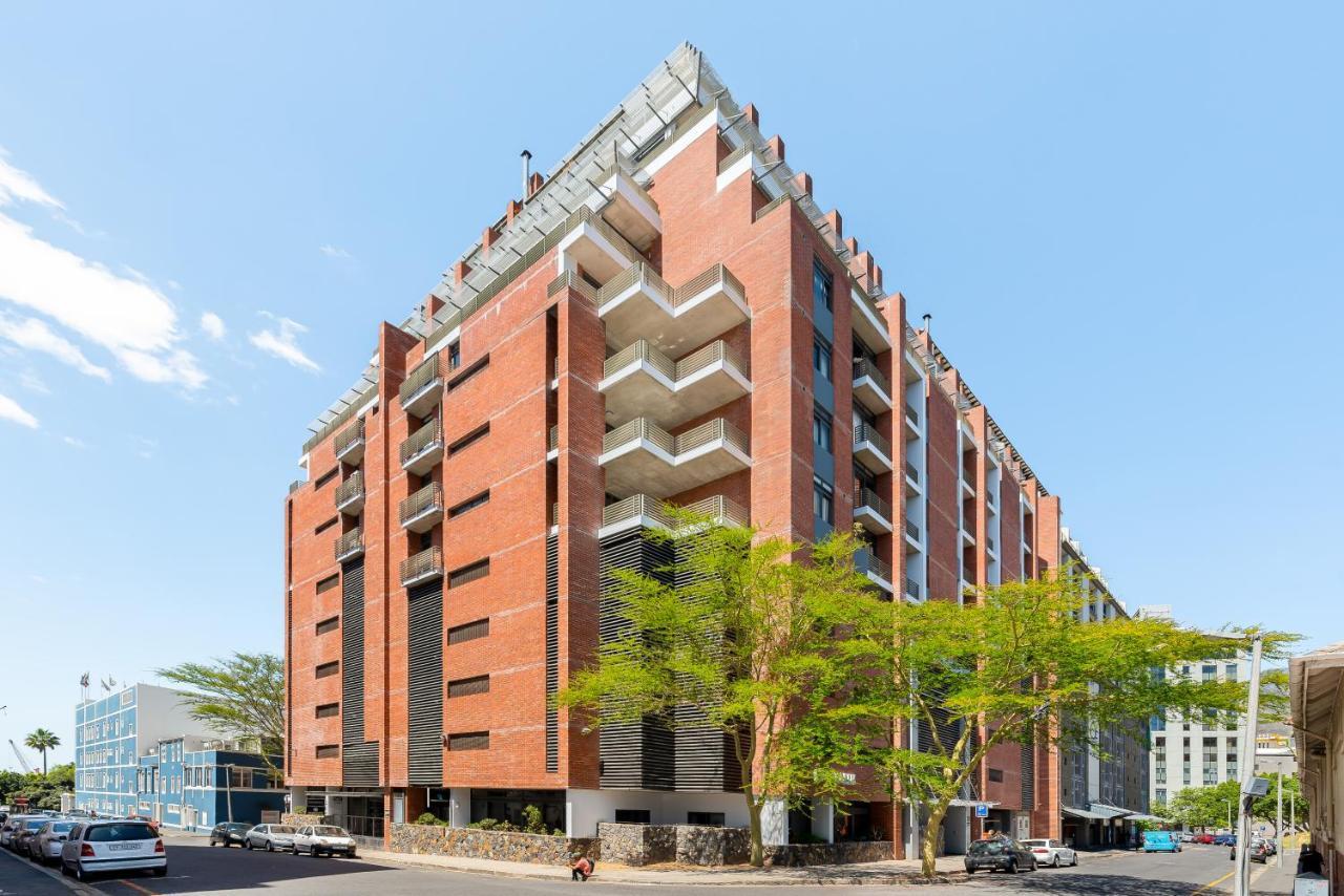 Metropolis Apartment