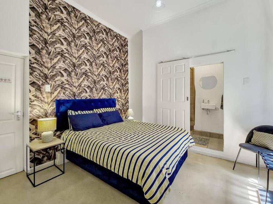 Cosy At The Foothills Of Table Mountain-secure Inn *