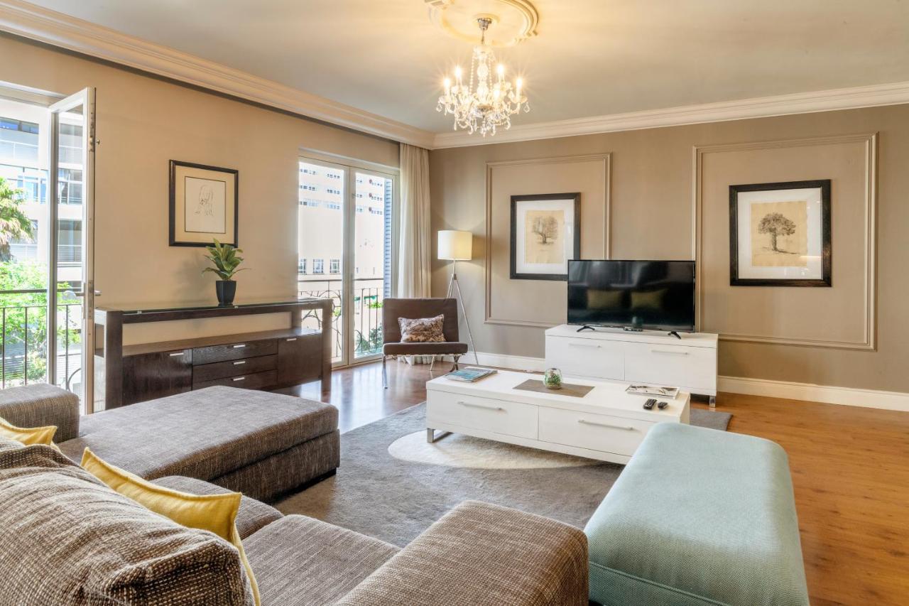 Cape Royale I Whosting * Cape Town