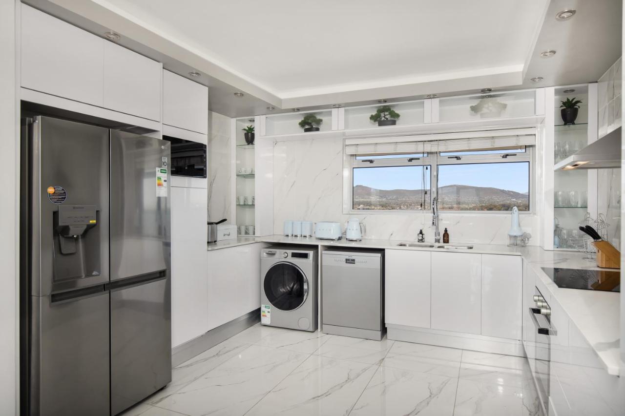 Knightsbridge E906 Apartment