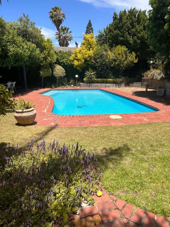 Apartment Garden View Cape Town