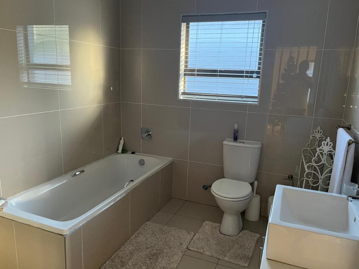 Lovely And Peaceful 3 Bedroom House Holiday home