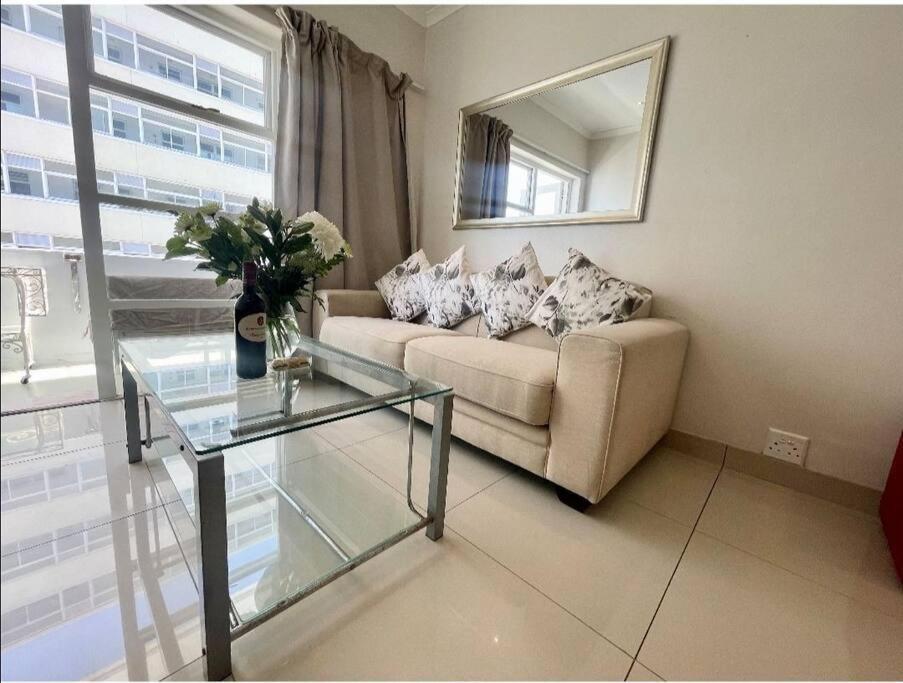 Apartment 2 Bedroomed Beachfront Cape Town