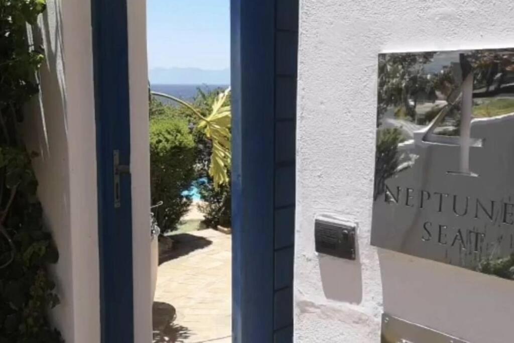 Neptunes Seat - Garden Paradise With Ocean Views Villa *