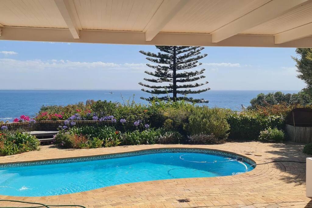 Neptunes Seat - Garden Paradise With Ocean Views *