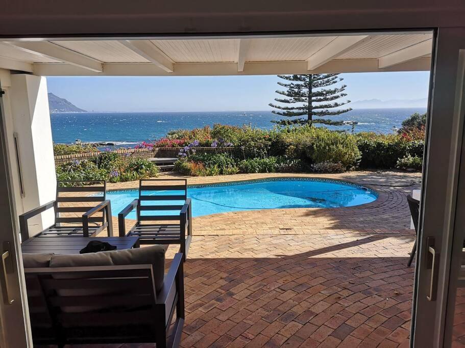 Neptunes Seat - Garden Paradise With Ocean Views Villa Cape Town