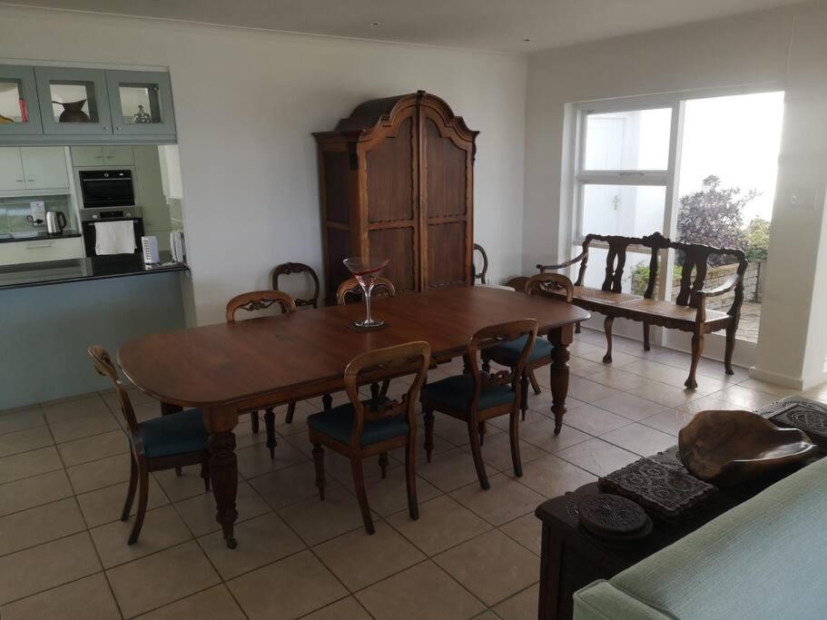 Neptunes Seat - Garden Paradise With Ocean Views