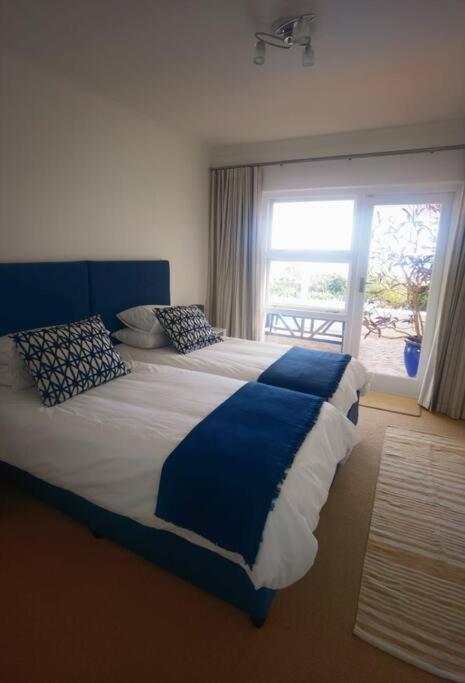Neptunes Seat - Garden Paradise With Ocean Views *