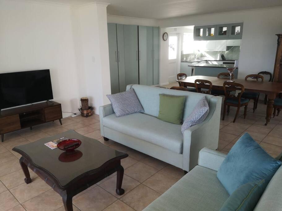 Villa Neptunes Seat - Garden Paradise With Ocean Views *