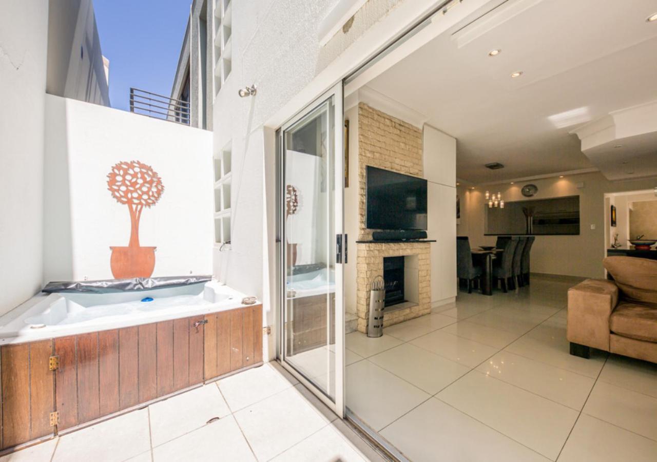 Villa Urban Style House With Jacuzzi & Garage *