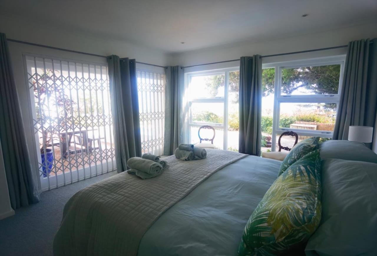 Neptunes Seat - Garden Paradise With Ocean Views *