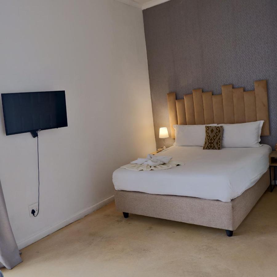 The Club Hotel 2*