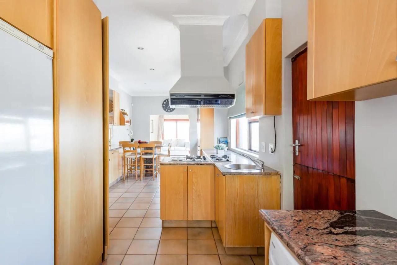 3 Bedroom Hilltop With Spectacular Views
