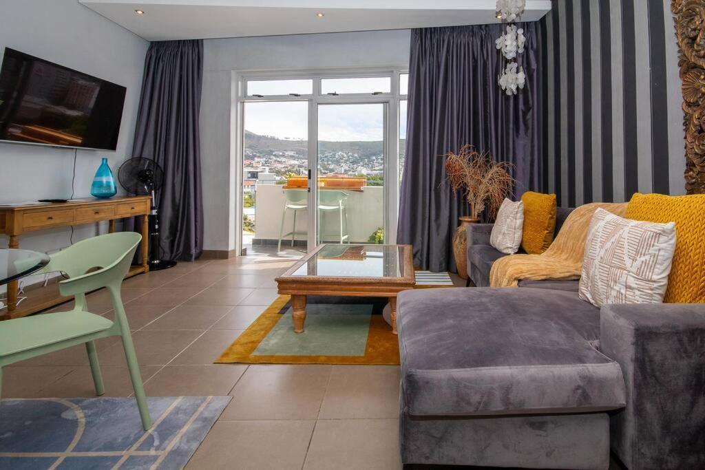 Stylish Flat In Flamboyant Area- No Loadshedding Canterbury