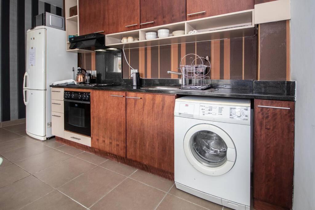 Stylish Flat In Flamboyant Area- No Loadshedding Canterbury *