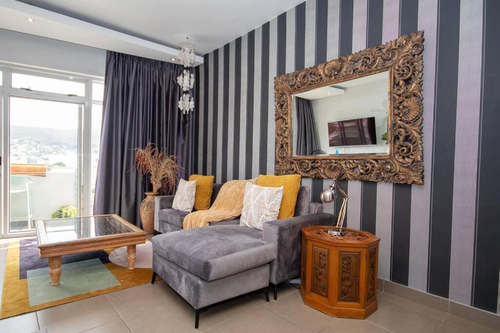 Stylish Flat In Flamboyant Area- No Loadshedding Canterbury Apartment *