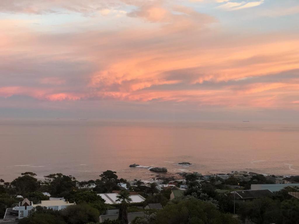 Camps Bay Blue Self-catering Apartment