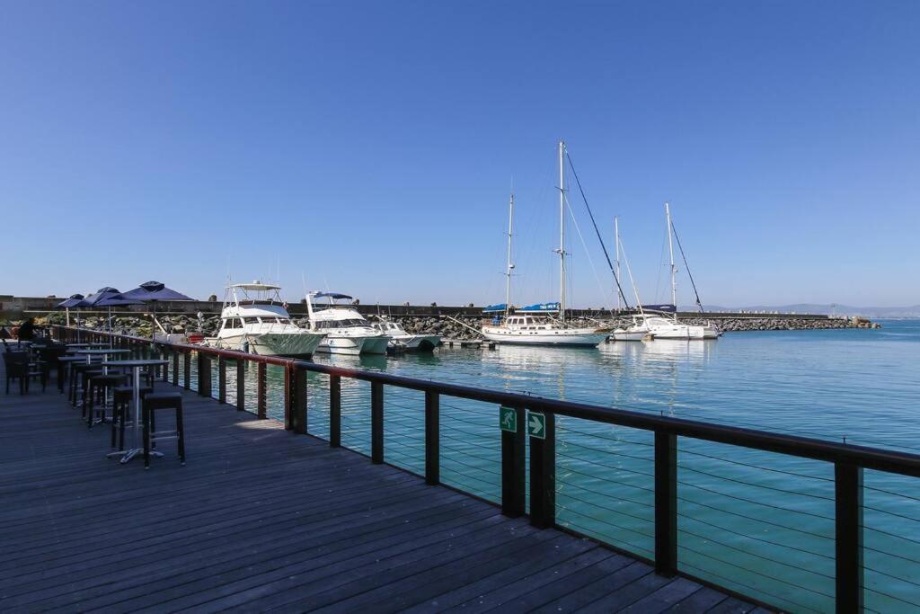 Spacious Sea Facing One Bedroom * Cape Town