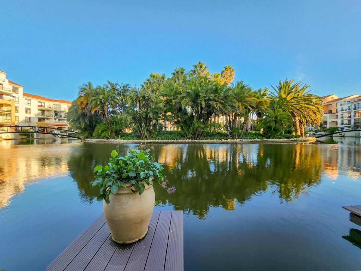 Walkable, Pools, Park And Great For Families Apartment Cape Town