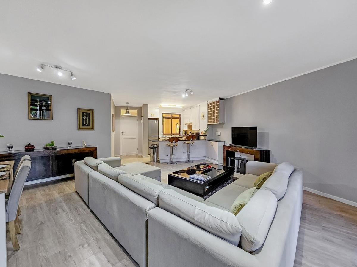 Walkable, Pools, Park And Great For Families Apartment