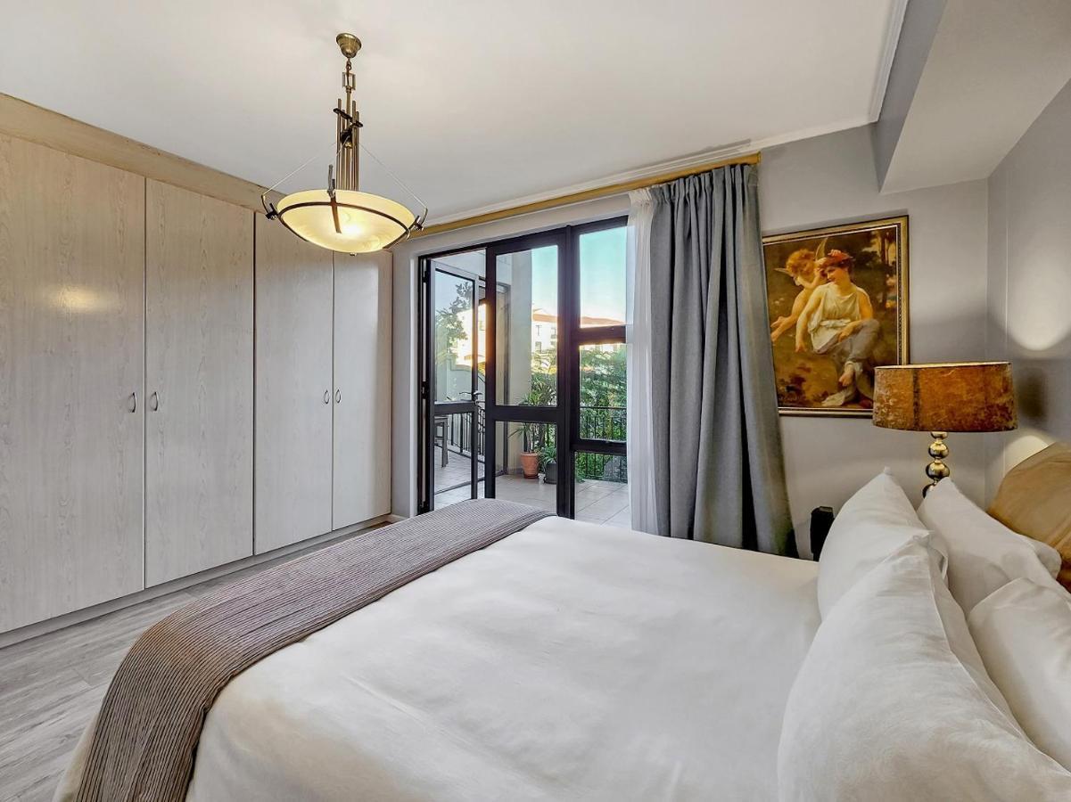 Walkable, Pools, Park And Great For Families Apartment Cape Town