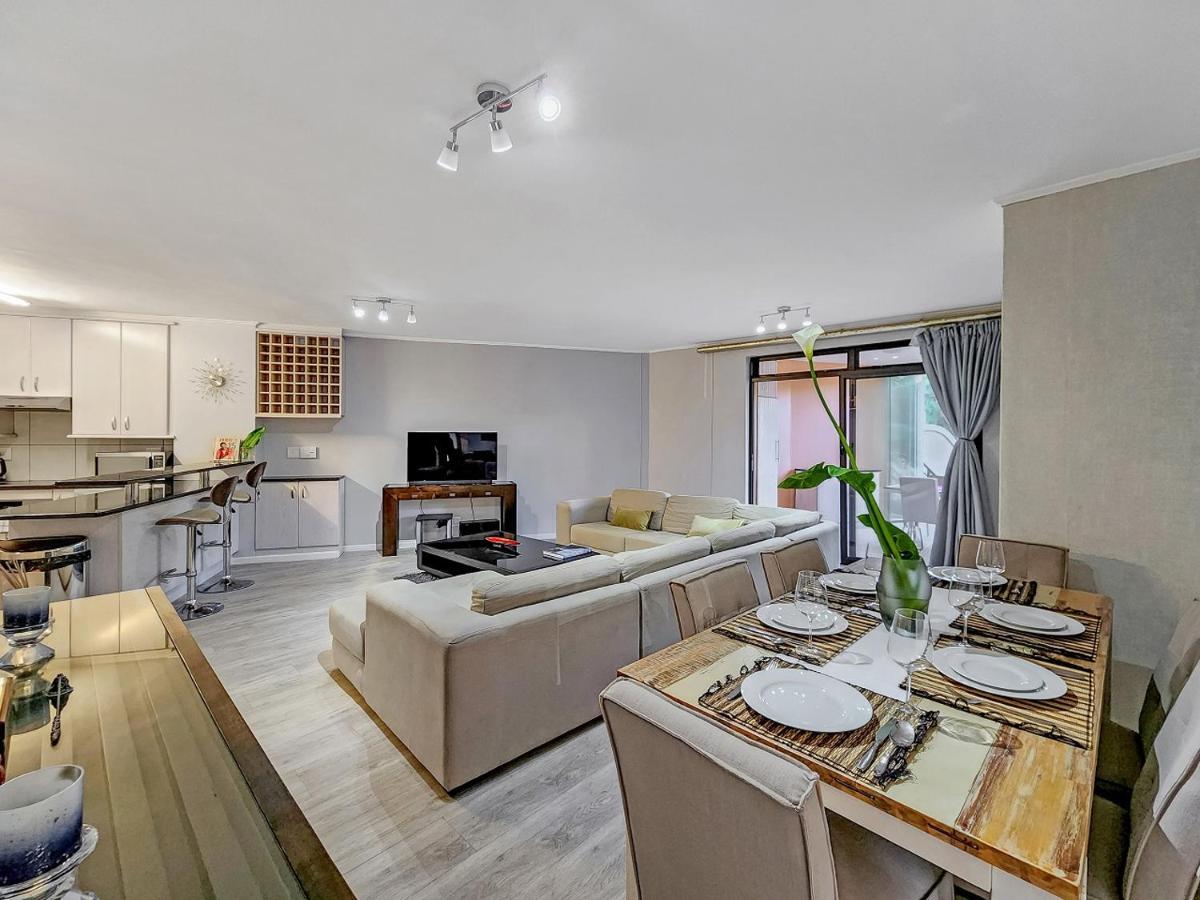 Walkable, Pools, Park And Great For Families Apartment
