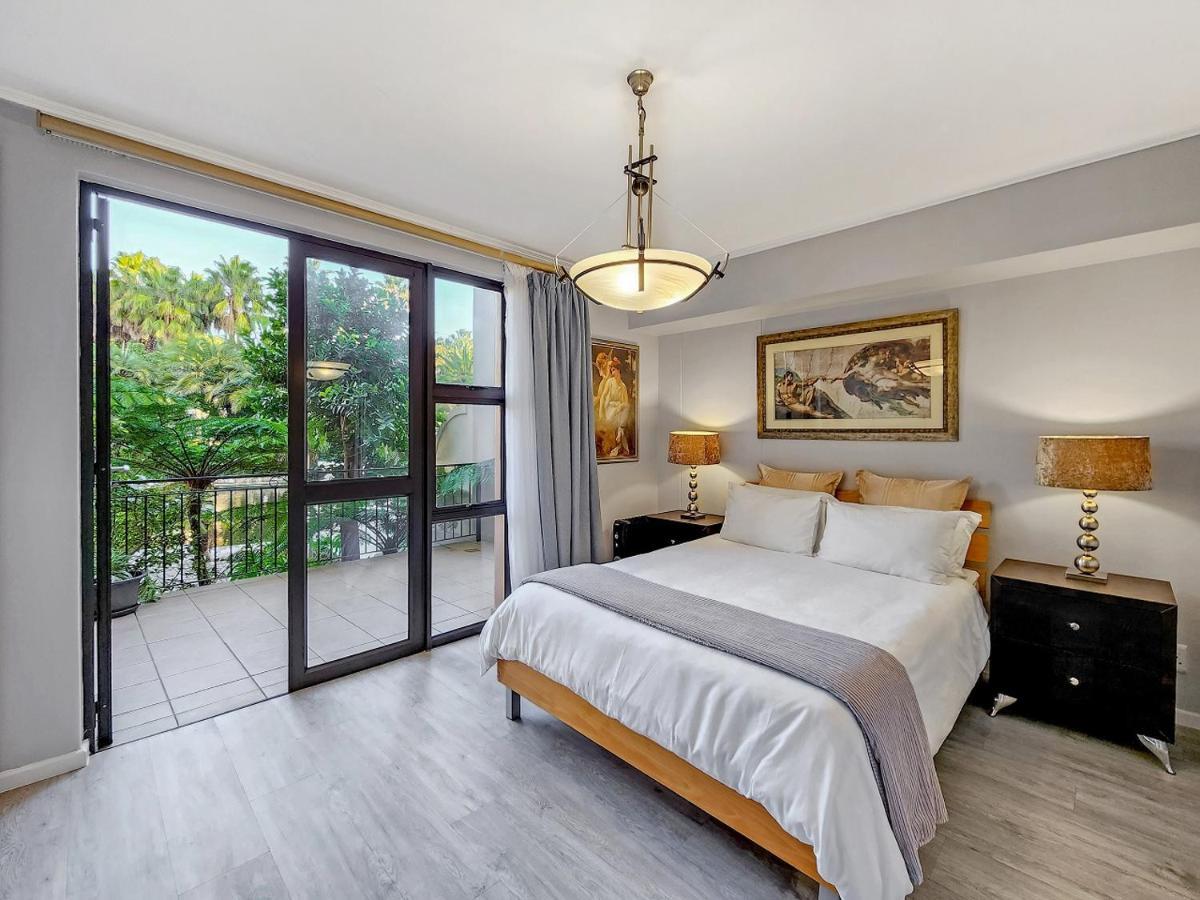 Walkable, Pools, Park And Great For Families *