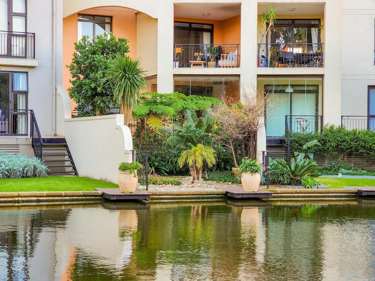Walkable, Pools, Park And Great For Families Apartment *