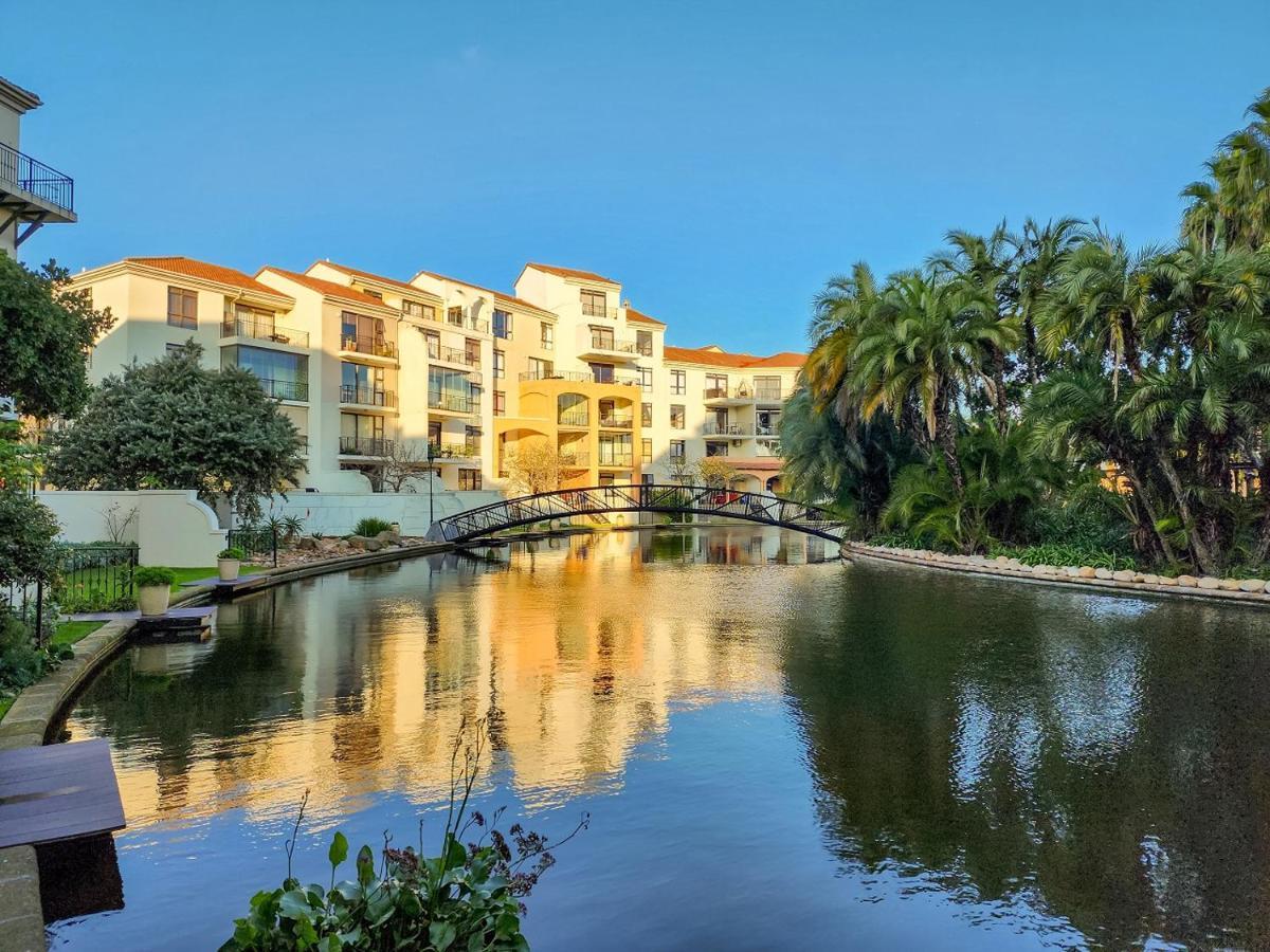Walkable, Pools, Park And Great For Families Apartment