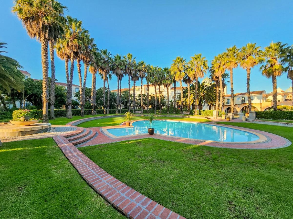 Walkable, Pools, Park And Great For Families Apartment *