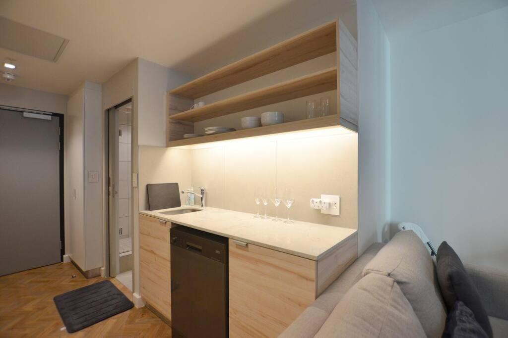 Foreshore Place Suites *