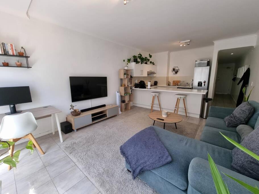 Apartment Beachfront On Muizenberg Surfers Corner *