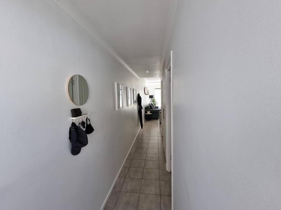 Beachfront On Muizenberg Surfers Corner Apartment *