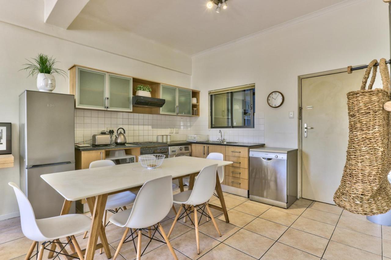 The Piazza 1 Bedroom Spacious With Study Apartment
