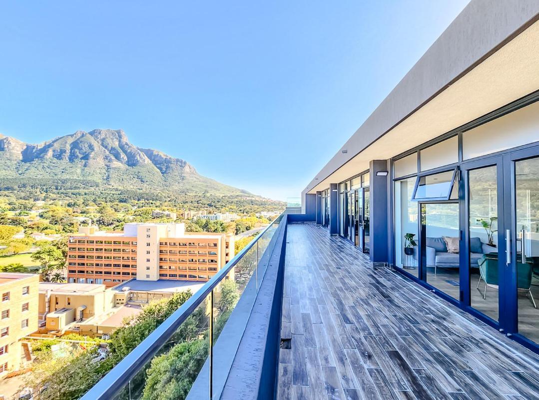 Newlands Peak - Elegance *