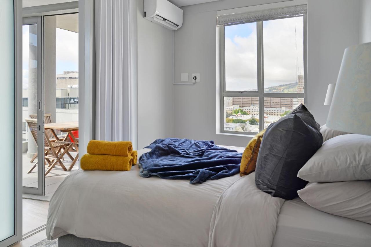Apartment Sophia - Sunny Corner Apt, 180° Ocean, & Mountain Views Cape Town