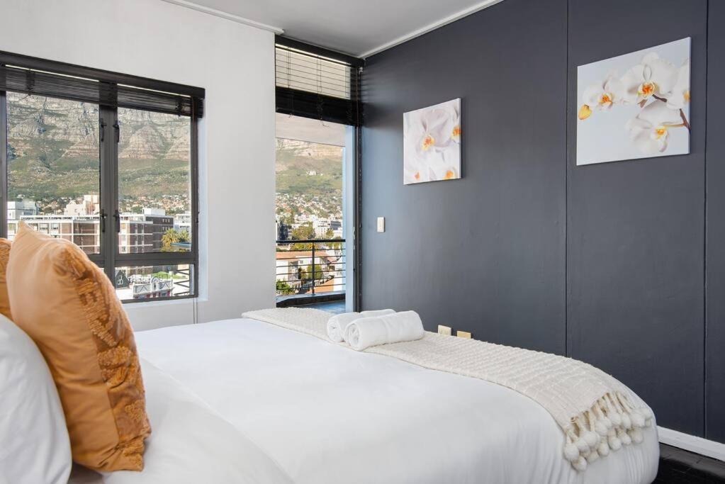 8th Floor - Table Mountain Views & Secure Apartment