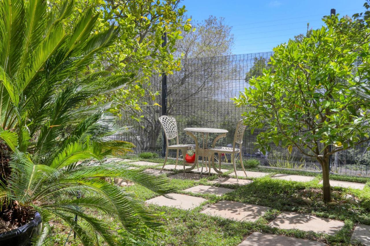 Solar Power French Country On Table Mountain Apartamento *