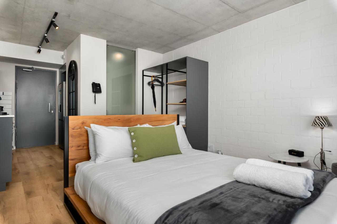 Stylish Fresnaye Studio - The Ivory 403