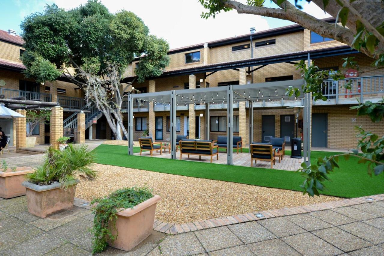 Africa House 3*