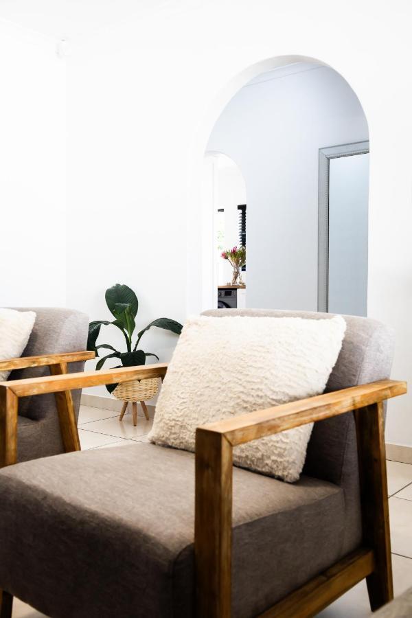 Spacious Beachfront Townhouse W Garage, Blouberg *