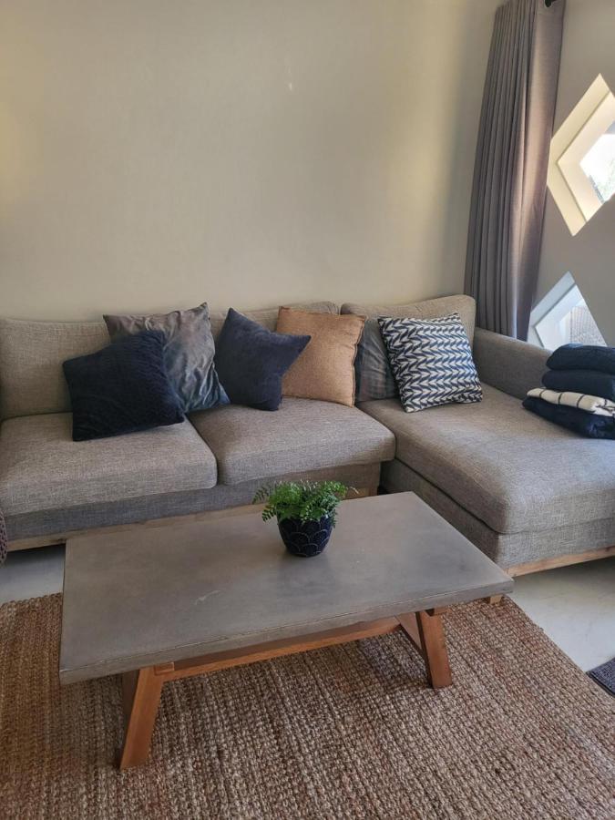 Charming 2 Bedroom In Noordhoek Surrounds Apartment