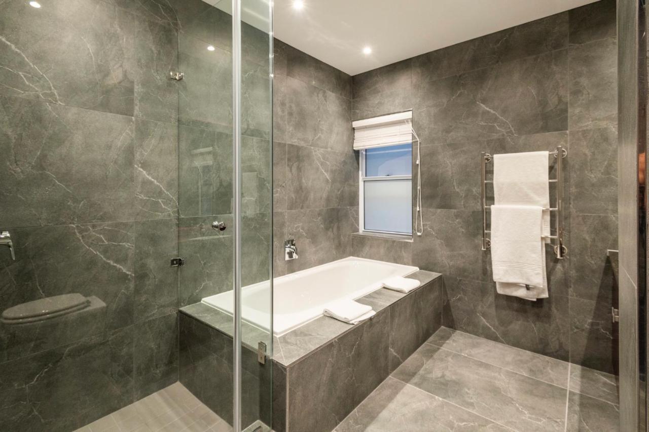 Apartamento Serviced Penthouse, 100k Gemstone Display, Ensuite Cidade Do Cabo