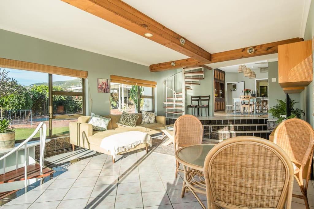 Ocean & Mountain Views Camps Bay, Bakoven * Cape Town