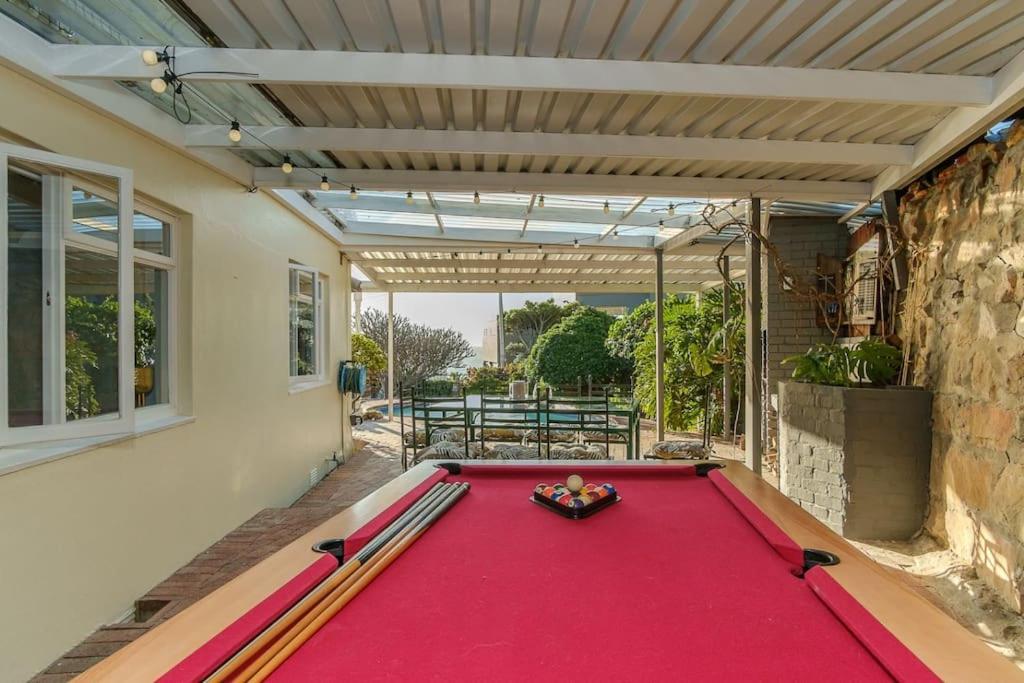 Ocean & Mountain Views Camps Bay, Bakoven Holiday home *